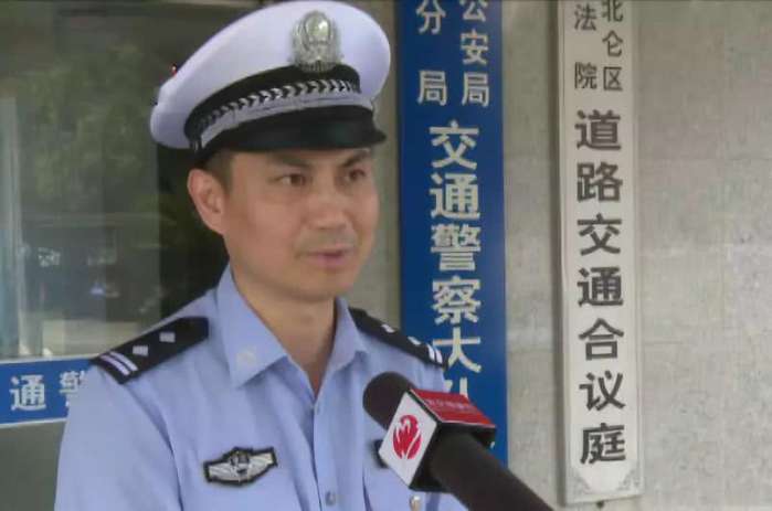 给女友发完“有你真好” 男子再也没了回应 交警: 开车玩手机害的
