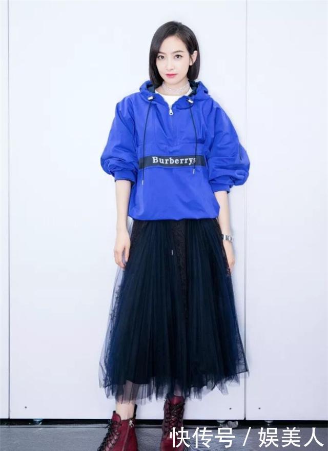 #下半身失踪#奔三的女人尽量不要卫衣配牛仔裤,学下面明星这样穿,回头率超高