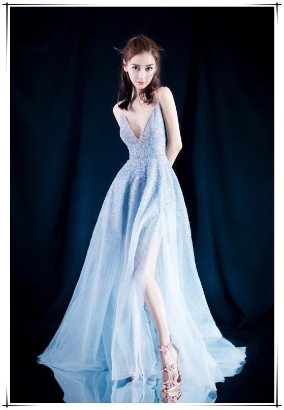 杨颖为捞金真是拼!后背几乎全裸出镜,网友:这才是最高级的露法