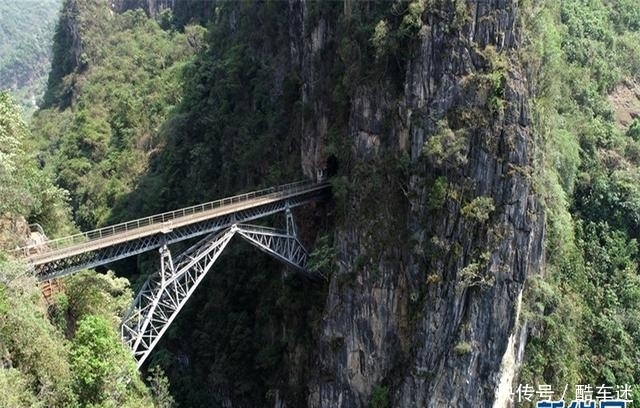 云南建筑大观：站在桥上望云岭