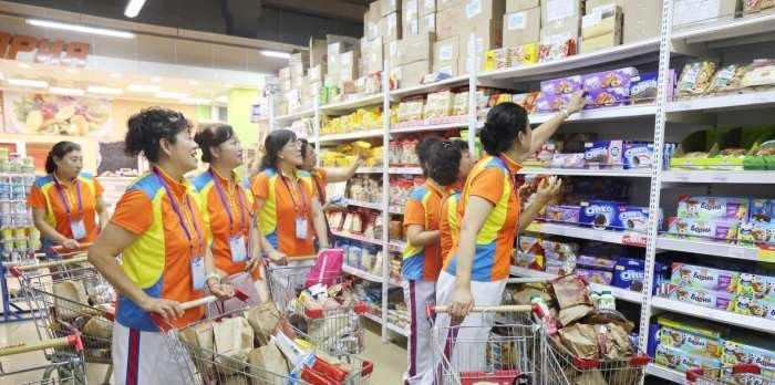 俄罗斯的超市有多丰富？中国游客逛完一圈后，不知道自己要买什么