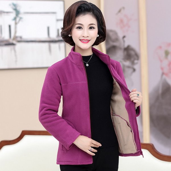 新颖又不贵的秋装妈妈外套，时髦又减龄，穿出时尚感