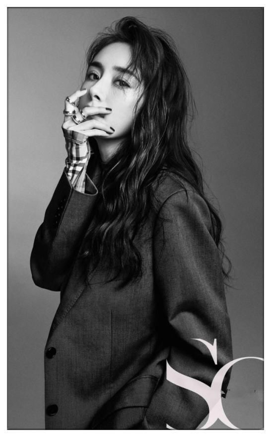 当古力娜扎和杨幂同登杂志封面，网友：时尚女王的气场果然不好惹