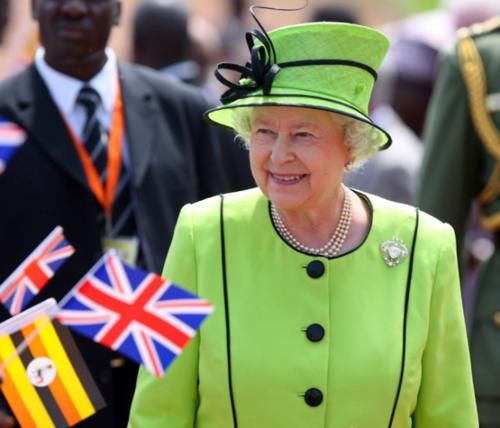『气质』英国女王够时髦?看看80岁丹麦女王才知啥叫贵族气质,就是爱抽烟一口黄牙