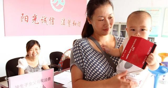  「补贴」在农村，家有这个小本本的农民能领钱，每年好几千