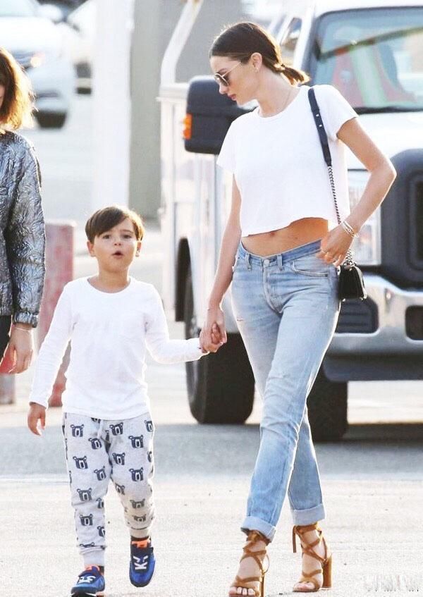 早秋不愁没裤穿 看杨幂袁珊珊刘诗诗金小妹的牛仔裤N种搭配