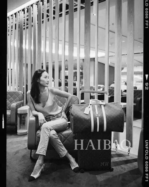 小个子夏日穿搭特辑!身高不足160cm的她们，怎么穿才能显高又时髦