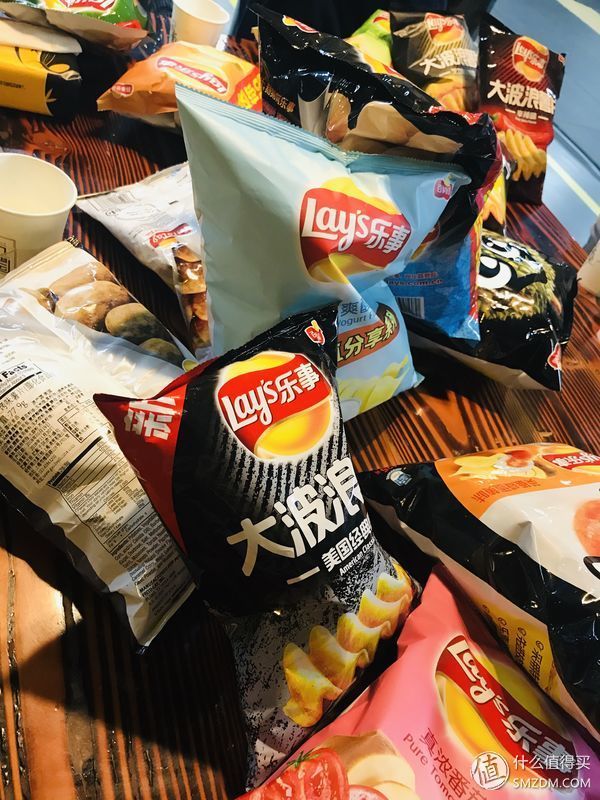 零食 篇一:吃了30种不同口味的乐事薯片，终于吃到了最喜(讨)欢的味道!