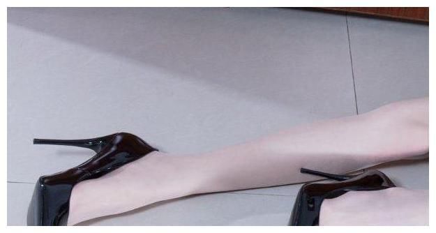 想成为美美的带货女王么，这款高跟鞋满足你！