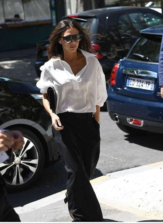 贝嫂下高跟鞋后自爆身高，原来贝嫂是这样的，网友：快回家换鞋吧