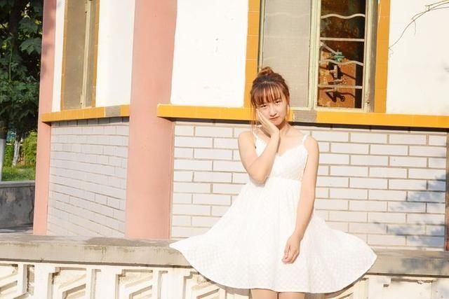 『美女』街拍校园美女,迷人的小妖精