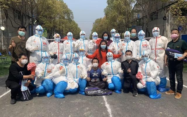  「康复驿站」新冠肺炎康复者：还不知道照顾我的医护人员长什么样子