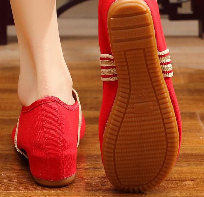 八款时髦秋鞋，特适合6070女人，中秋送妈妈，穿上脚减龄几岁