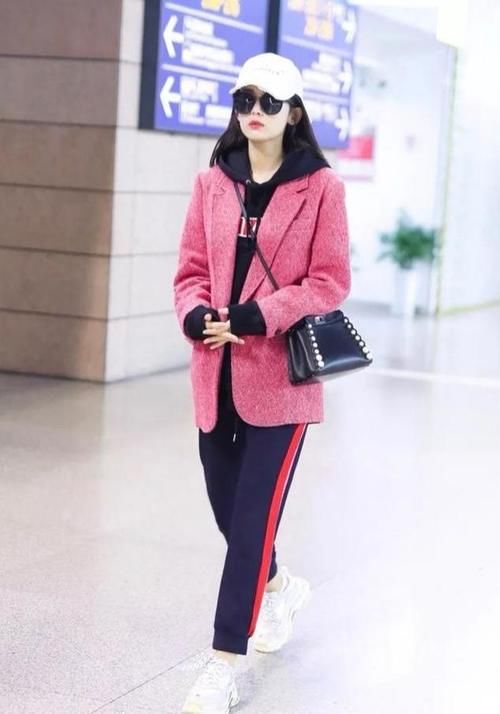  [舒适]早春扔掉你的靴子吧，换双舒适百搭运动鞋更时尚，连明星都在穿