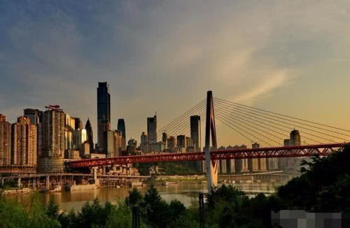 重庆这个县城厉害了，高铁为它而“折腰”，原来它并不普通