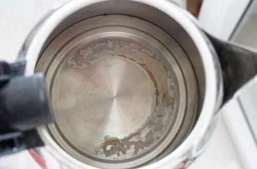  『电热水壶』用电热水壶烧水时，尽量避开4个“误区”，好多人不知道，总乱用