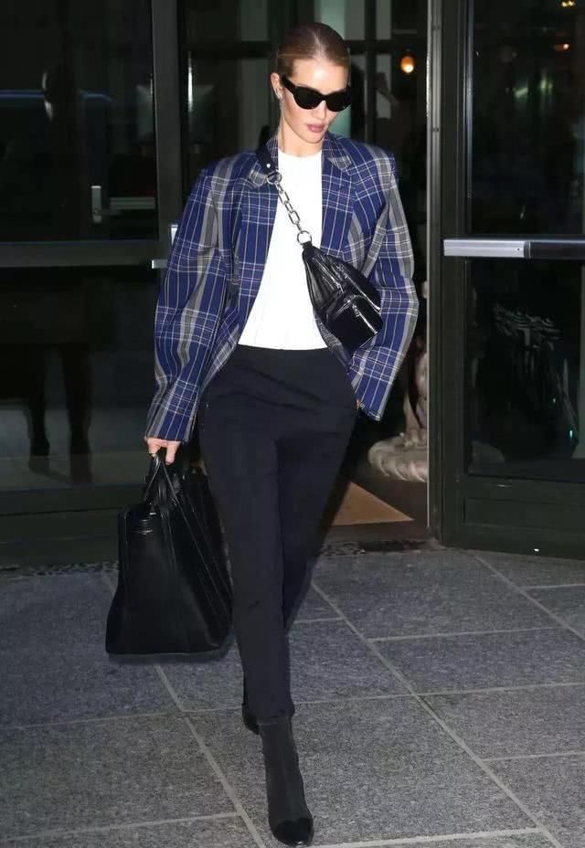  「时尚」西服＋短袖，既具备实穿使用价值，可以给你美丽的时尚潮流酷帅又年青休闲娱乐