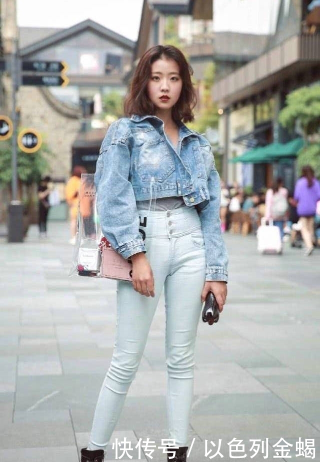 【吊带】吊带+短裙勾勒出迷人的身材曲线,好身材一览无余