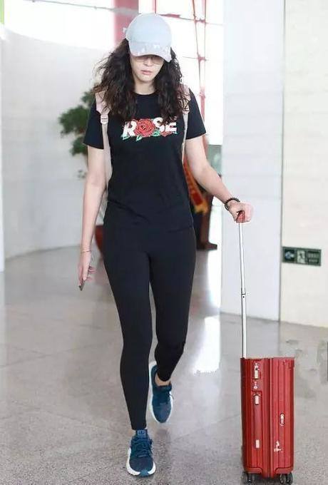 惠若琪这胯真宽!却还要硬塞健美裤,网友:杨臻博hold得住吗