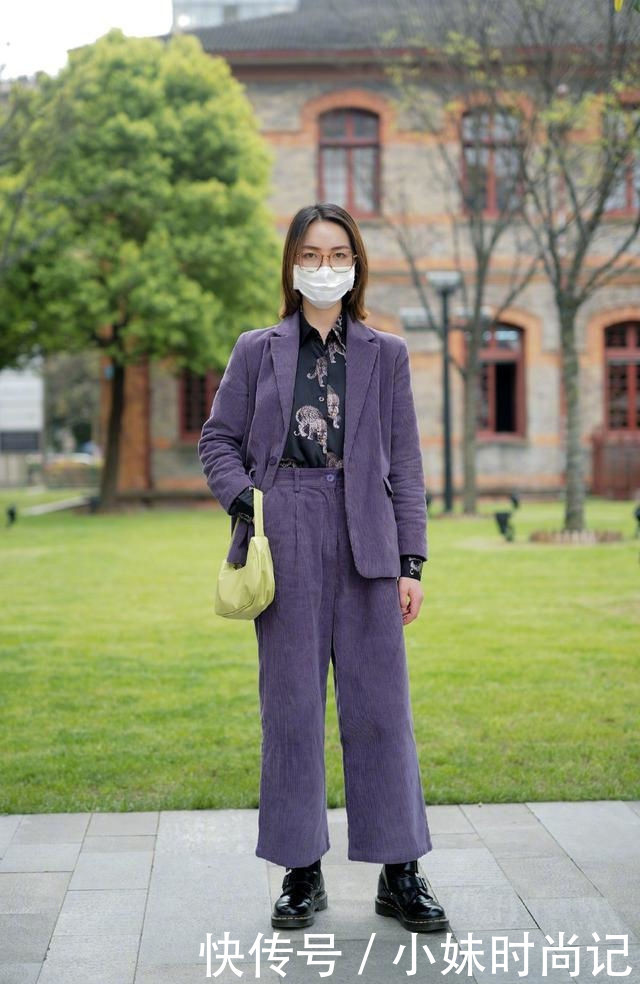  美女|街拍：姑娘穿一条丝滑的一字肩长裙, 太有潮力值了