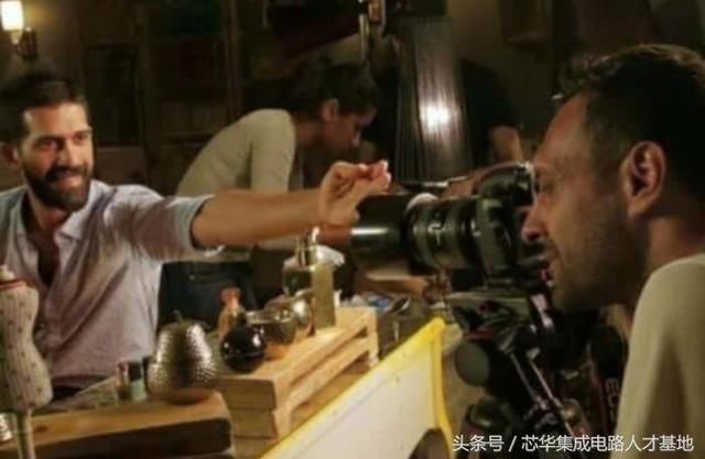 外媒:华为nova3广告疑似造假，演员意外曝光幕后照片”被抓包”