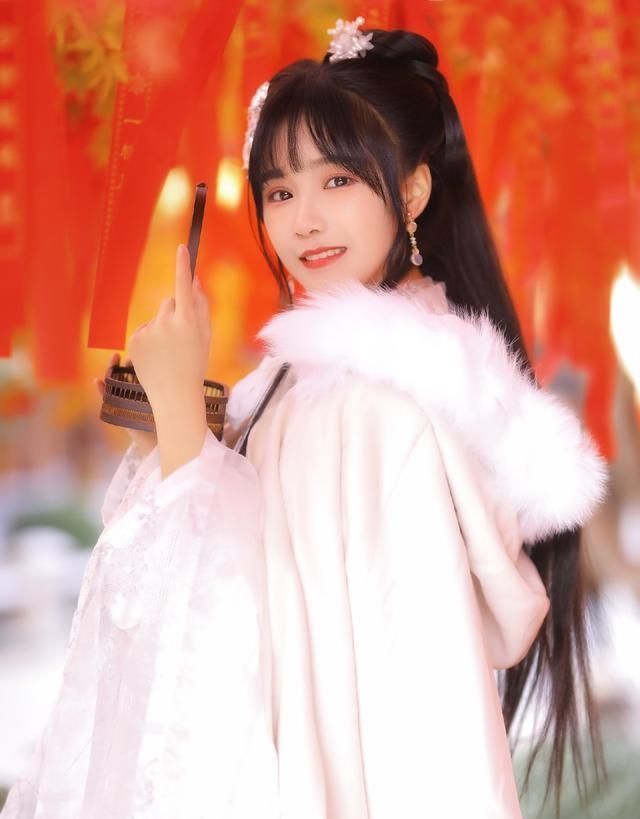  『粉丝』SNH48苏杉杉唱歌全程不在调上，为何还有几百万粉丝支持她？