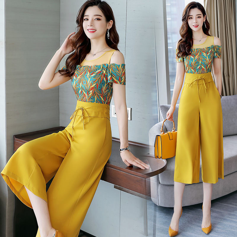 如今70后女人都流行这样穿,换上这连衣裙,居然美得不敢相信