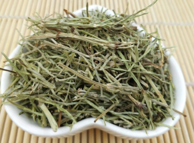  野草：农村一种“光棍”野草，无花无叶只有杆，但煎水喝眼睛越