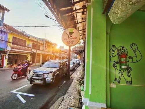 活色生香的普吉老镇,穿泰服出街惹围观,网红大多是中国人