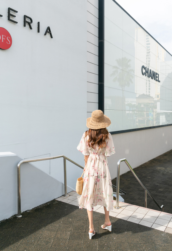 女神孙允珠，春庭花香斑斓炫彩桃枝雪纺裙