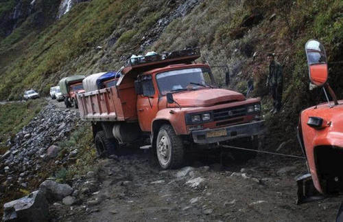  [川藏线]中国4条最难修高速，修10年通车一天就报废，花287亿才