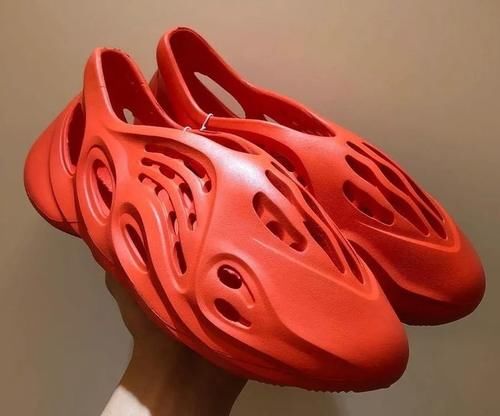  『Crocs』号称Yeezy Crocs于今夏发售，是潮到飞or丑到爆？