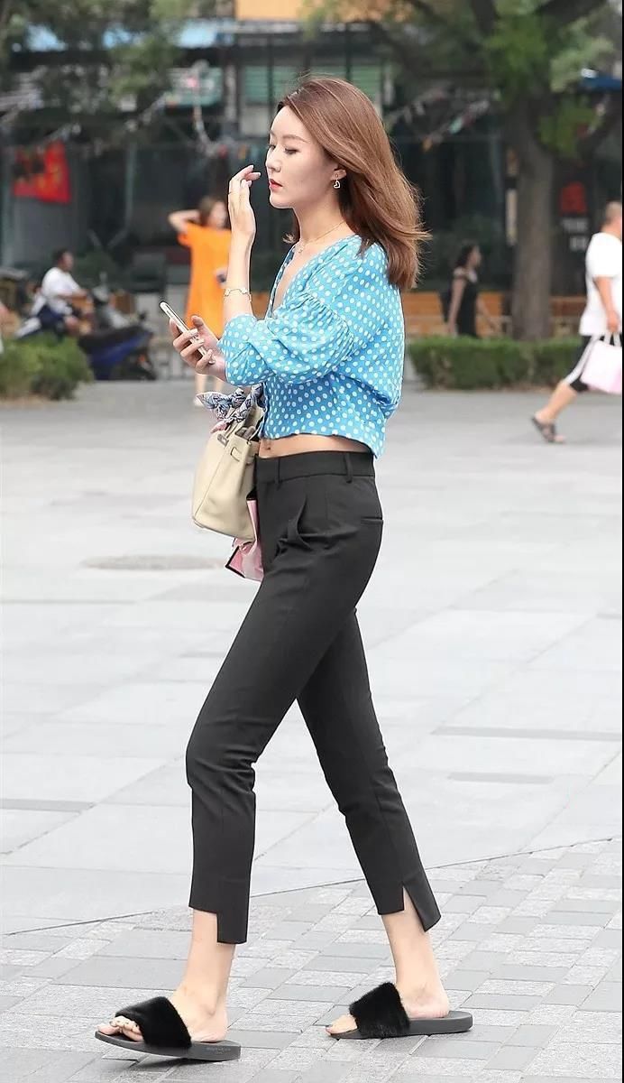 深圳街拍 长腿、小蛮腰的曲线 提现出美女的天生丽质和原始性感