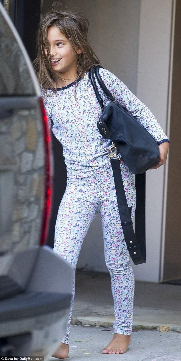 阿拉贝拉的颜值将来可能超越伊万卡,伊万卡穿白色长裙微笑离开!