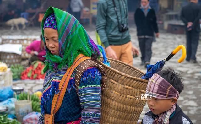 越南山村少数民族：七岁孩子照看弟弟妹妹，父母忍痛外出谋生