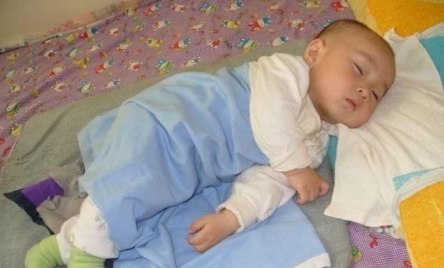 「电子产品」医生提议:小孩晚上睡觉枕边防止放3物,引起干咳发育慢