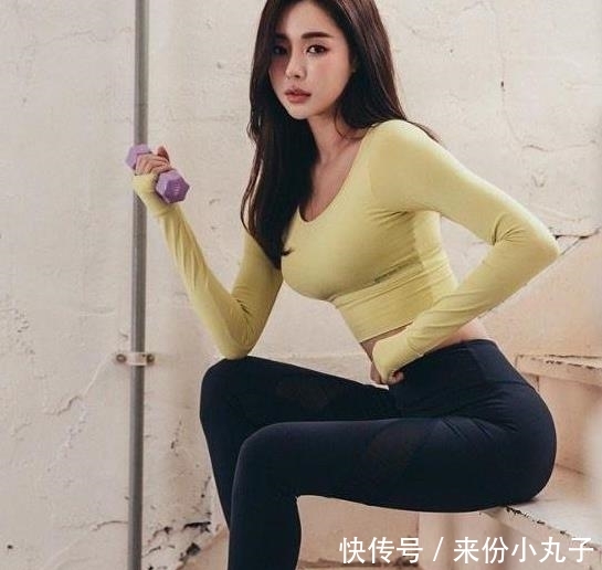  【美女】街拍：优雅迷人的紧身打底裤美女，衬托出女性优美的曲线！