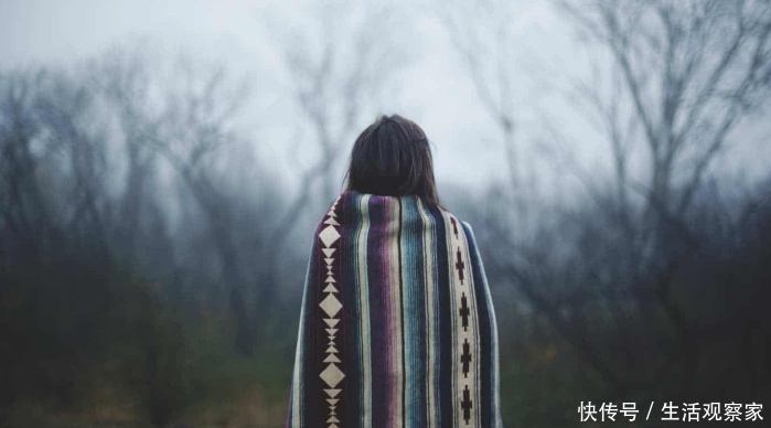 结婚男友又买车又买房,开车送来彩礼后,我笑着