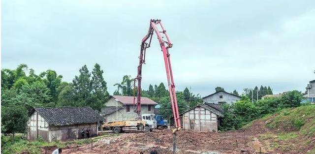  「水坑填满土」现在农村流行填坑盖房，老农却说迟早要后悔，为啥？看完有数了！