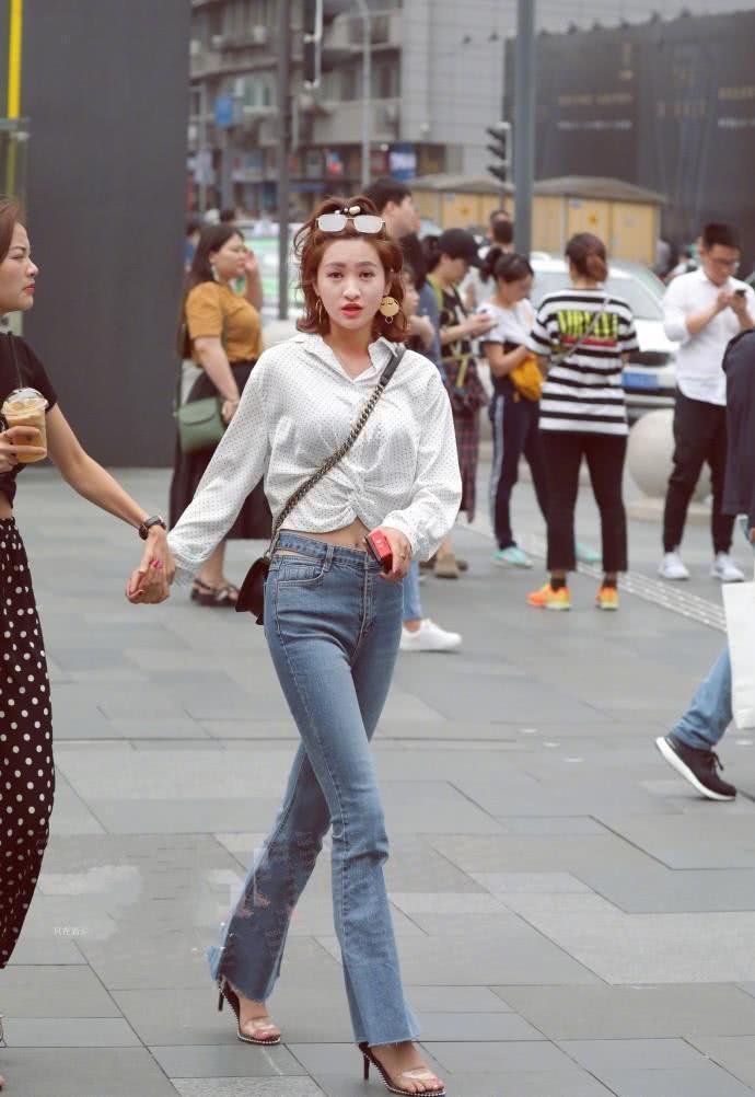 街拍：穿着时尚黄金比例身材的小姐姐，美丽时尚性感大方！
