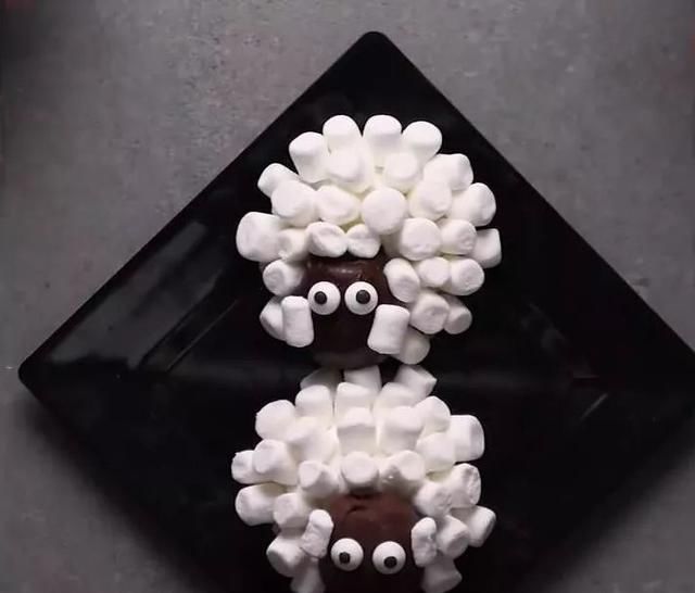  假期：太可爱了!纸杯蛋糕这样装饰 分分钟收服假期熊孩子的心~