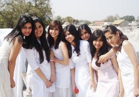 中国小伙到巴基斯坦旅游，却被导游告诫不能和当地女孩握手!