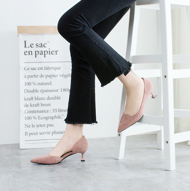 难怪说女人穿高跟鞋才有女人味，瞅这新款女鞋，呈现迷人魅力