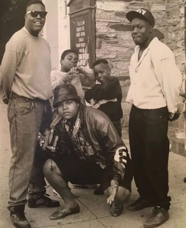 嘻哈时尚就是“通过你穿什么来证明你是谁”的时尚？