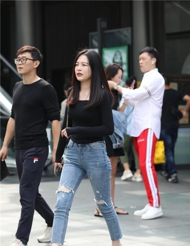 【精致】牛仔裤更显朝气的格调,唯美精致让你更有魅力