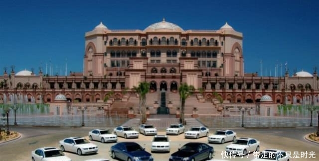 权健下榻酒店，世界唯一8星级酒店，最便宜的房间每晚也要3500元