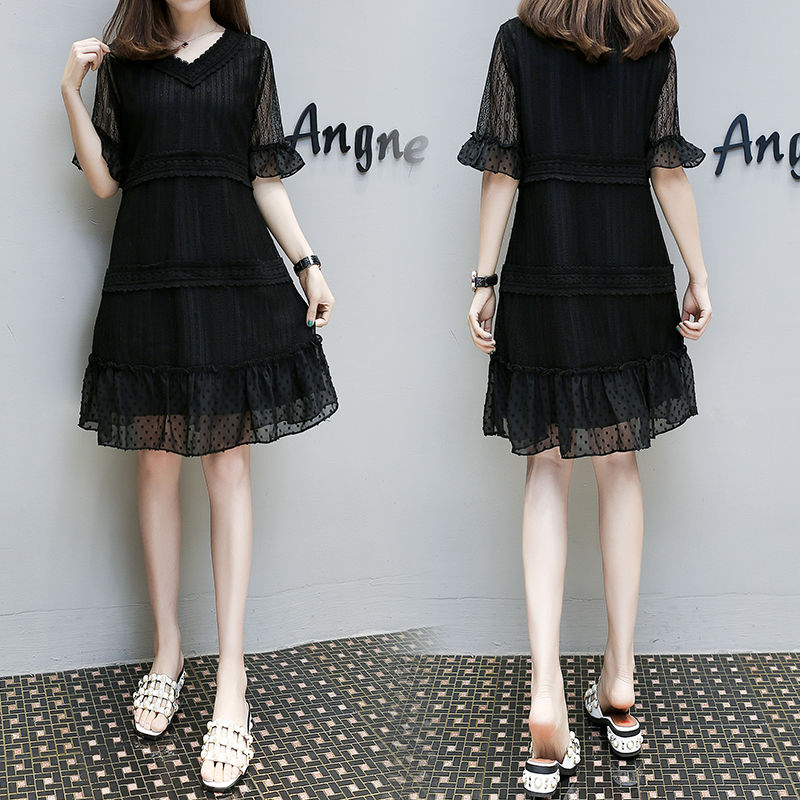 精致的女人一定要穿时尚连衣裙，修身优雅有魅力