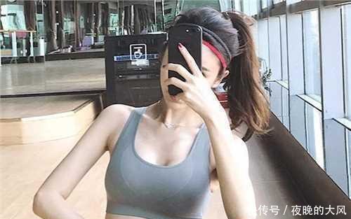 格外靓丽的打底裤美女，清纯迷人，非常显气质！