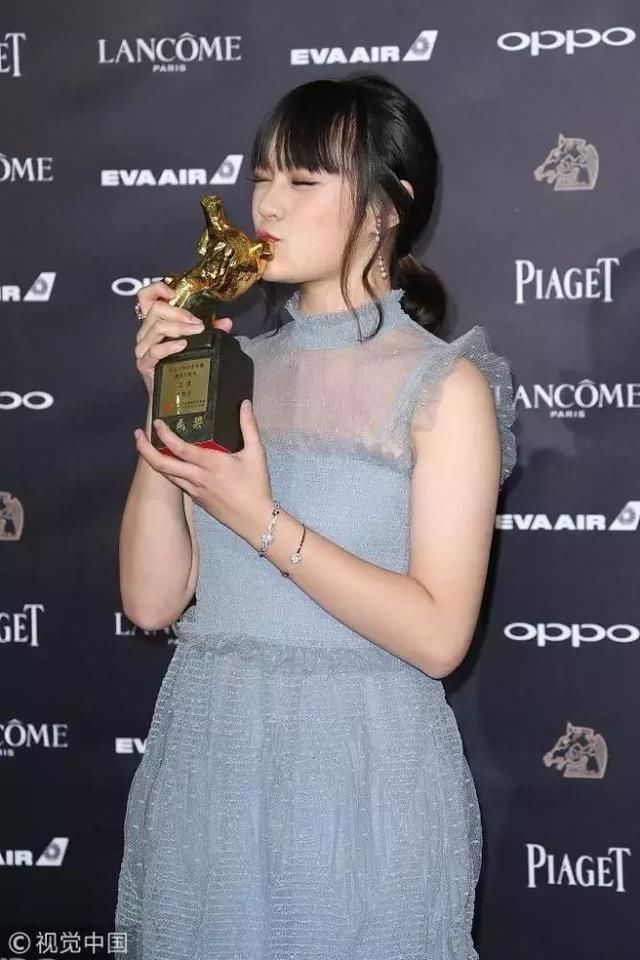 有人惊艳、有人油光满面，这两场时尚活动，精修未修对比明显！