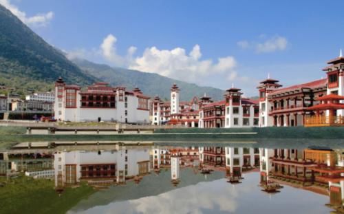 我国一不通公路的县，最低海拔115米，地形险峻，你想去探险吗